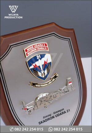 Detail Plakat Kayu Skadron Udara 21