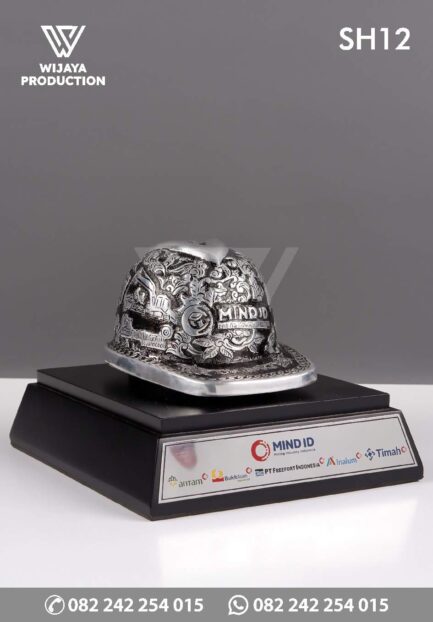 Souvenir Helm Ukir MIND ID
